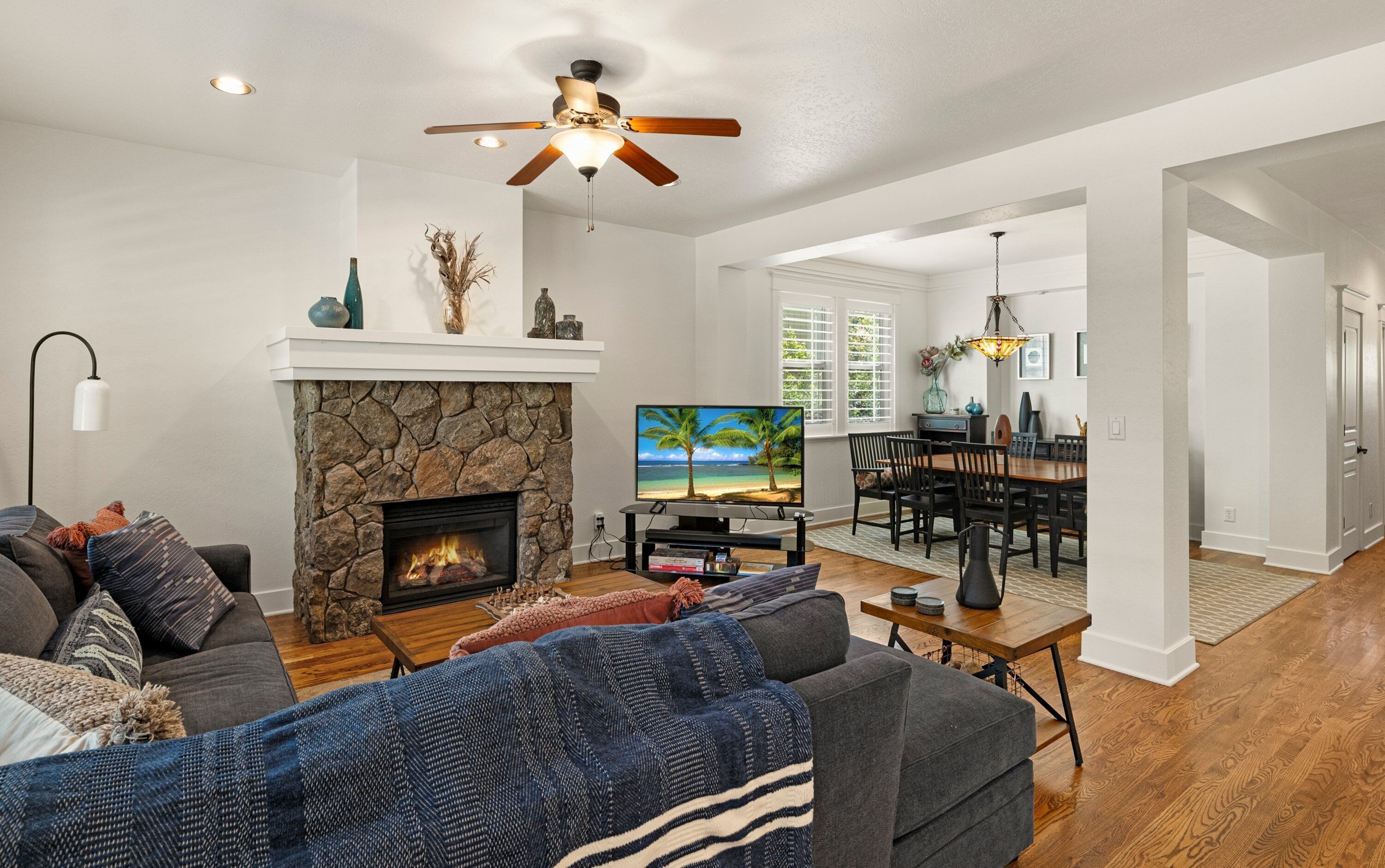 電視、壁爐、足球機