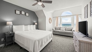 4 bedrooms, desk, iron/ironing board, free WiFi