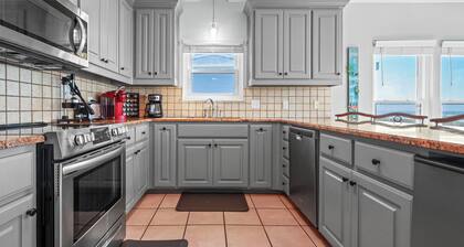 Spacious beachfront retreat for 13