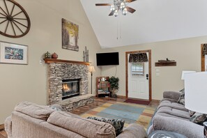 TV, fireplace