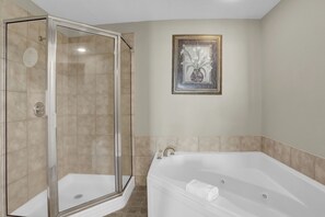 Dusche, Whirlpool, Handtücher