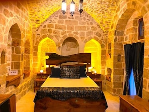Deluxe Triple Room | Egyptian cotton sheets, premium bedding, minibar, laptop workspace - Sultan Konagi Hotel (Mardin)