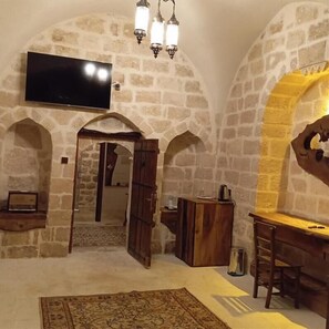 Dobbeltrom – junior, byutsikt | Sengetøy i egyptisk bomull, sengetøy av topp kvalitet og minibar