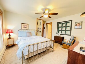 4 bedrooms, iron/ironing board, free WiFi, bed sheets
