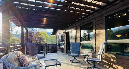 Family friendly home south of town, minutes from Ski Hill, WIFI and Hot Tub