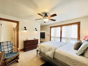 4 bedrooms, iron/ironing board, free WiFi, bed sheets