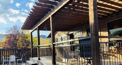 Family friendly home south of town, minutes from Ski Hill, WIFI and Hot Tub