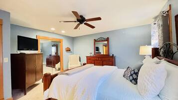 4 bedrooms, iron/ironing board, free WiFi, bed sheets