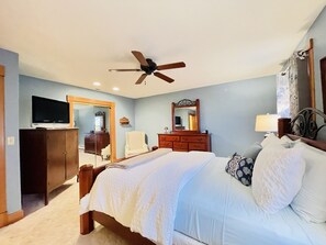 4 bedrooms, iron/ironing board, free WiFi, bed sheets