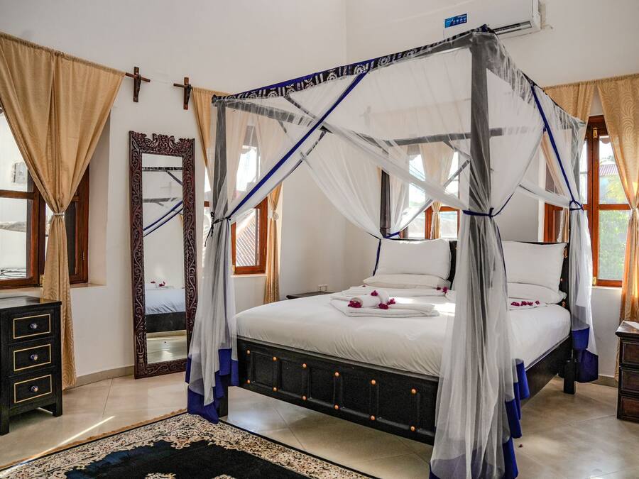 Suite Deluxe, vue sur la ville, en mezzanine | Coffre-fort, décor unique, ameublement unique, rideaux d’obscurcissement