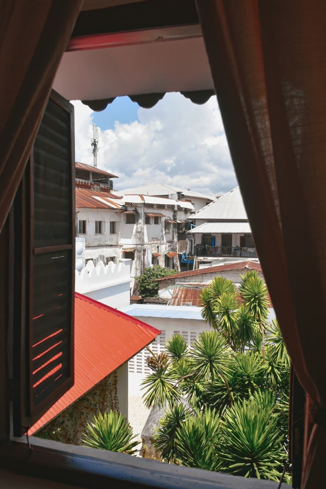 Dobbeltrom – comfort, privat bad, hageutsikt | Safe på rommet, individuelt dekorert og individuelt innredet