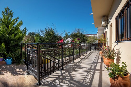 Maria’s home with Terrace, close to the Beach

