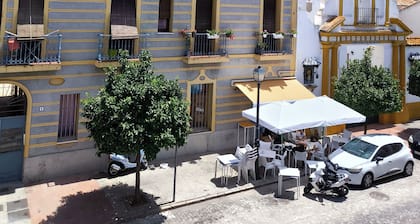 Apartment very close to the center, good parking, and tapas bar across the street.