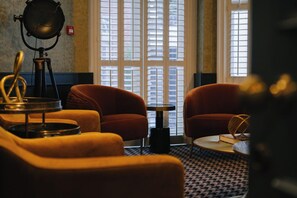 Lobby sitting area - 40 Winks (Durham)