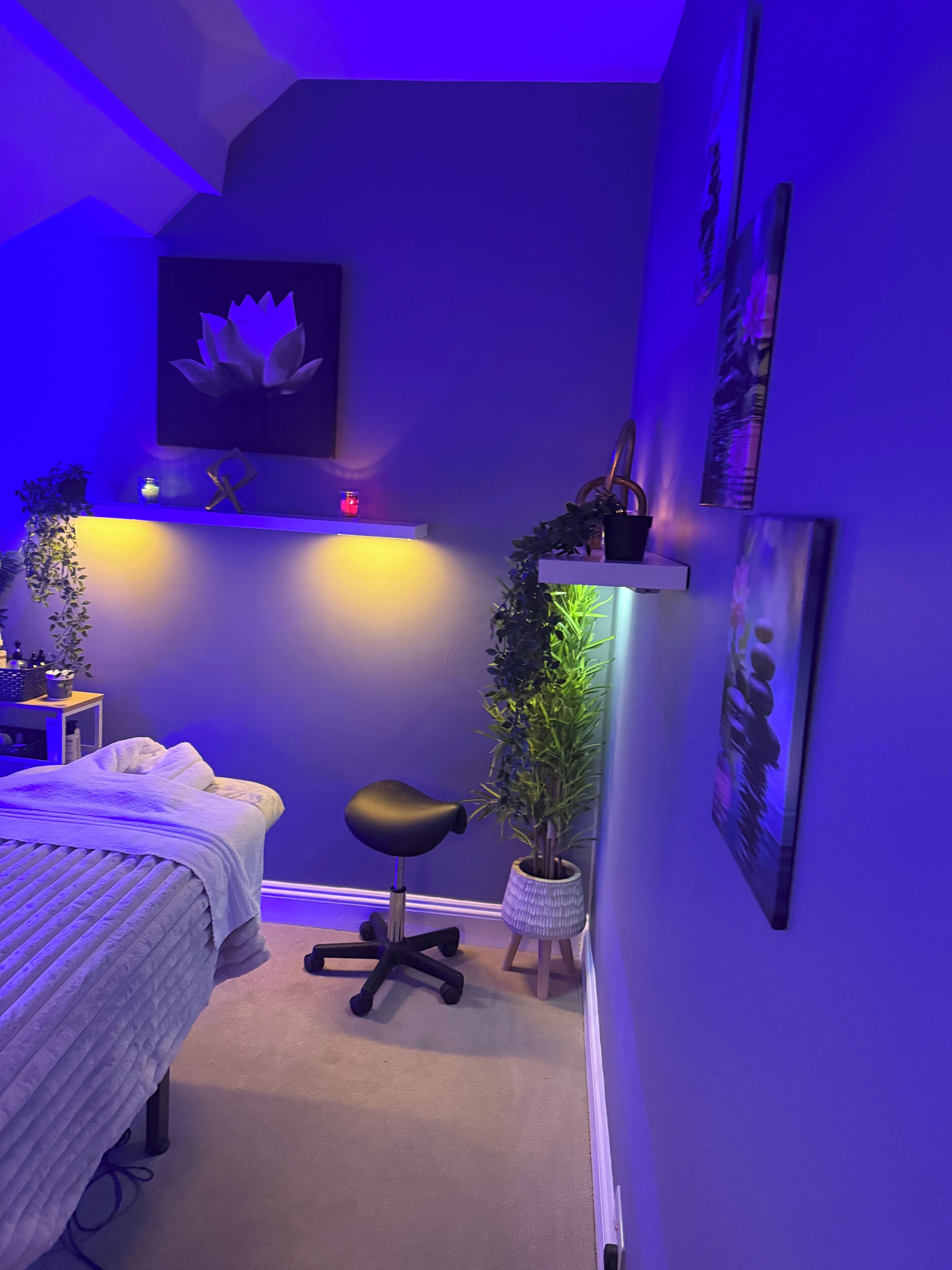 Aromaterapi, massage med varma stenar, djupmassage och klassisk massage