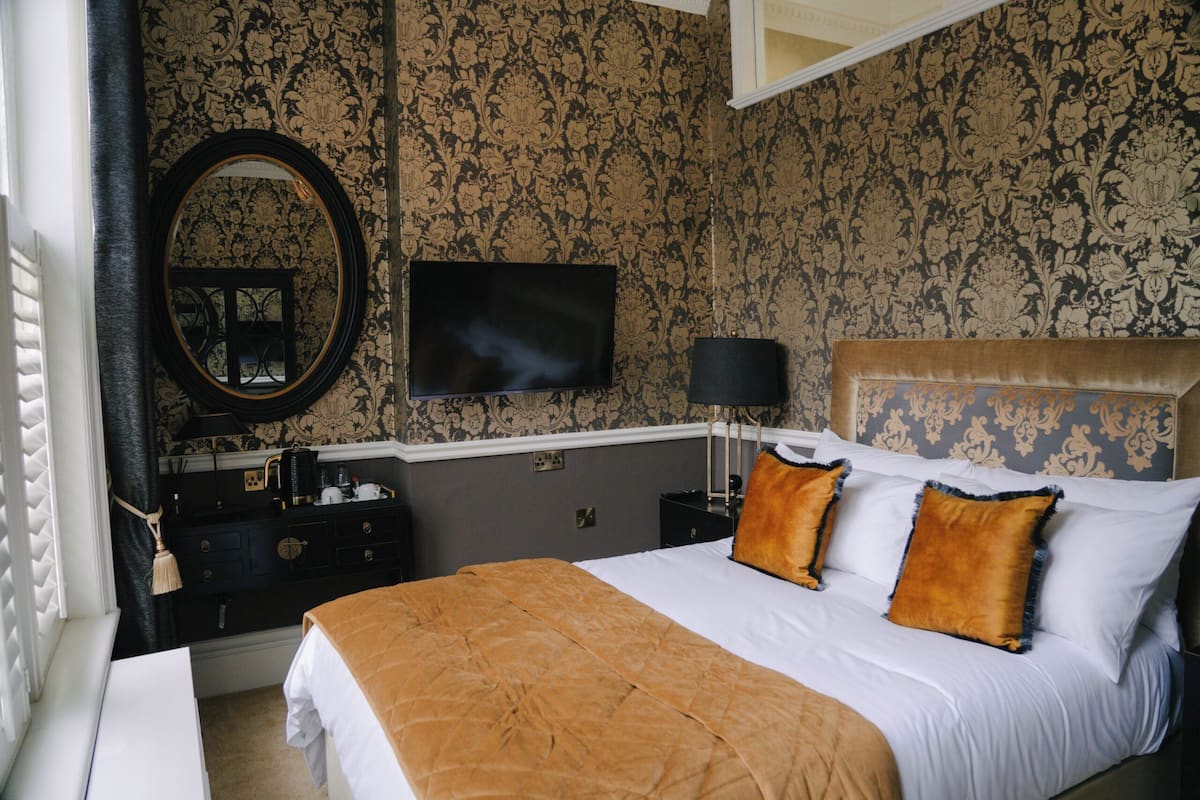 Kamar Double Deluks, pemandangan halaman | Setrika/meja setrika, Wi-Fi gratis, dan seprai linen