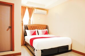 Standard Double Room | Free WiFi, bed sheets - Collection O Jalan Jenderal Sudirman Near Pantai Padang Formerly Hotel Pratiwi Anggrek (Padang)
