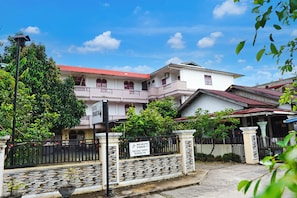 Front of property - Collection O Jalan Jenderal Sudirman Near Pantai Padang Formerly Hotel Pratiwi Anggrek (Padang)