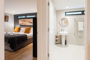 Articles de toilette gratuits, sĂšche-cheveux, serviettes fournies, savon