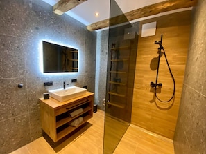 Apartment | Bathroom - Apartment in Saalfelden Near Ski Slopes (Saalfelden am Steinernen Meer)