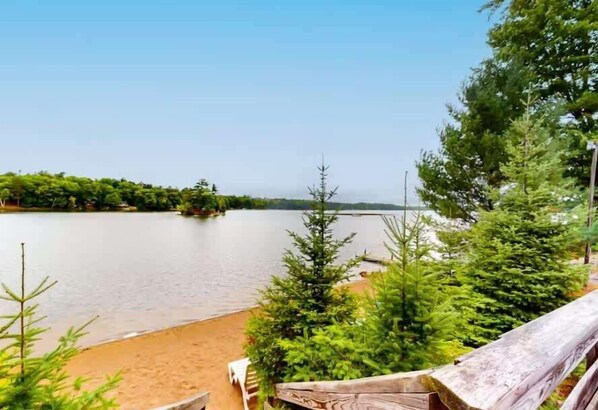 On the beach - Anderson Lakeside Cabin: Beach Access (Saint Germain)