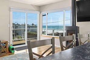 Interior - Pacific Paradise steps from the Beach! (Santa Cruz)