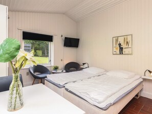 1 bedroom, individually furnished - 2 Person Holiday Park Home in Middelfart (Middelfart)