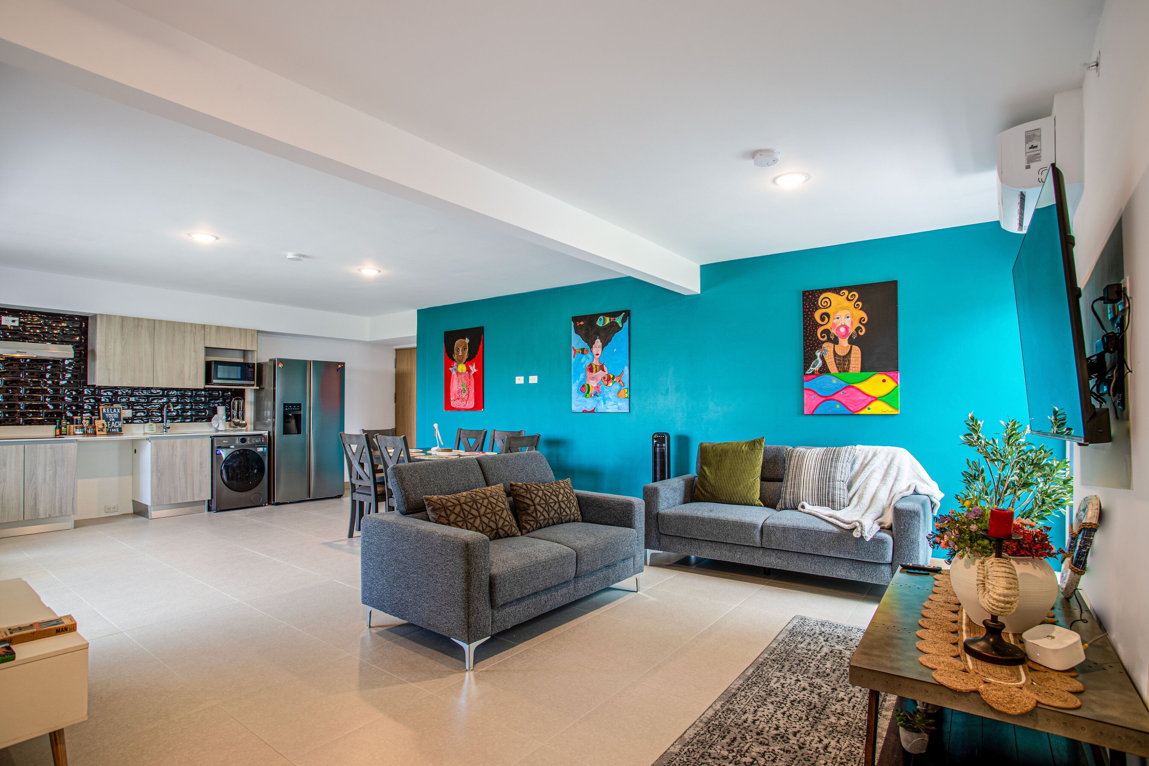 スマートテレビ、テーブルサッカー台、書斎 / ワークスペース