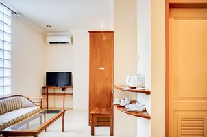 Standard Suite | Laptop workspace, free WiFi, bed sheets