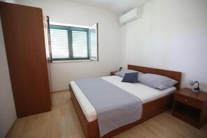 2 bedrooms, WiFi - Apartmani Makarska 1, desni (Makarska)