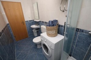 Hair dryer, towels - Apartmani Makarska 1, desni (Makarska)
