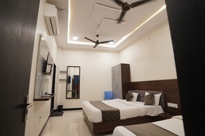 Free WiFi, bed sheets - Hotel Dev kripa (Ujjain)