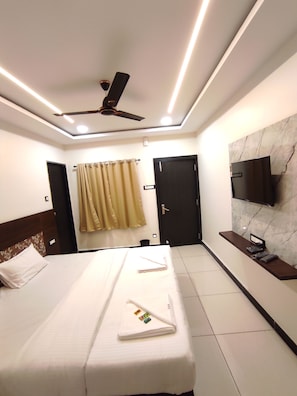 Deluxe Double Room | Free WiFi, bed sheets - Hotel Dev kripa (Ujjain)