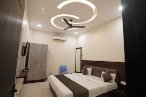 Deluxe Double Room | Free WiFi, bed sheets - Hotel Dev kripa (Ujjain)