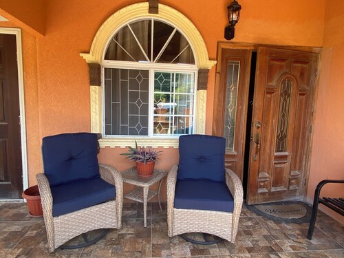 Charming 3-bedroom house with WiFi and AC in enchanting Rose Hall, St. James 