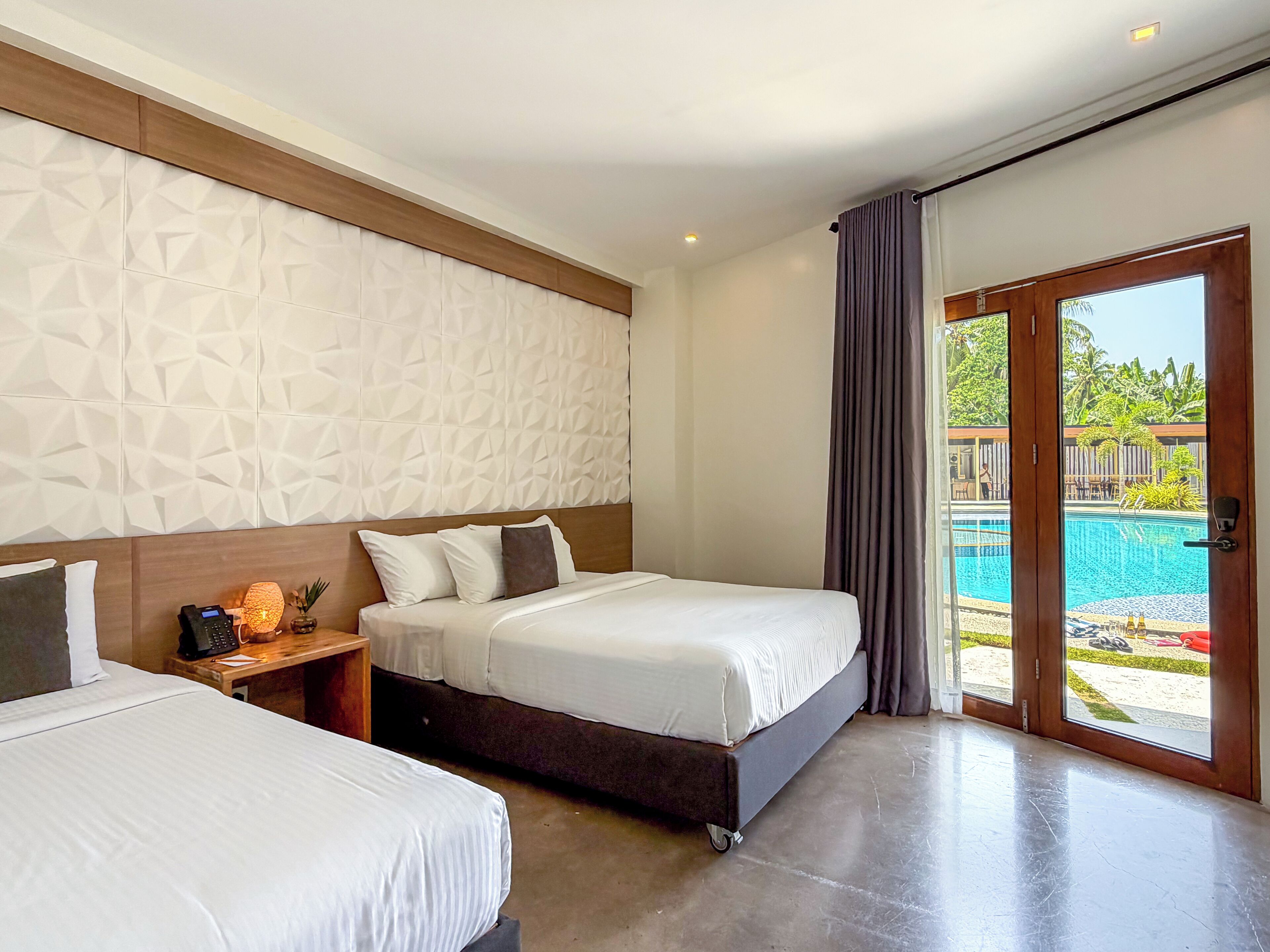 Deluxe Triple Room, Pool Access