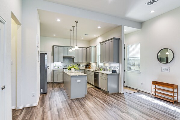 House (3 Bedrooms) | Interior