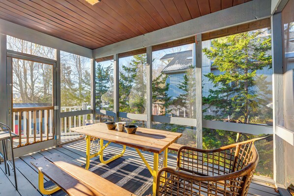 House (3 Bedrooms) | Interior - Beach Access, Private Dock: Arrowhead Lake Cabin (Pocono Lake)