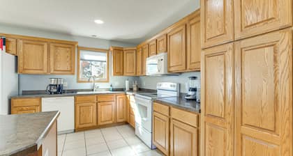 Detroit Lakes Home: Walk to Marina!