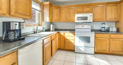 Detroit Lakes Home: Walk to Marina!