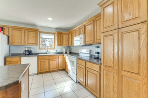 House (3 Bedrooms) | Interior