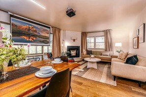 TV, offices - Hammock House at Bella Vista (Bella Vista)