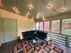 TV, offices - Hammock House at Bella Vista (Bella Vista)