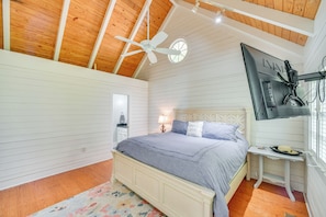 Interior - Dock + Panoramic Views: Guntersville Lake Retreat! (Scottsboro)