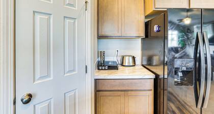 3 Mi to Lake Lowell: Caldwell Home w/ Yard & Grill