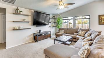 House (3 Bedrooms) | Interior