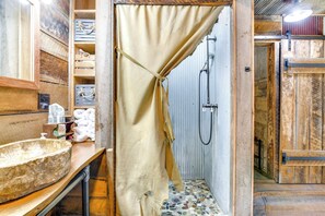House (2 Bedrooms) | Interior - 1/2-mi to Lake: Cabin on 43 Acres in Shell Knob! (Shell Knob)