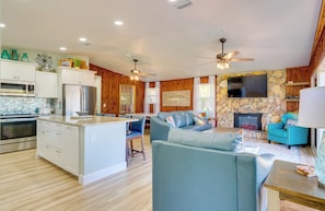 House (3 Bedrooms) | Interior