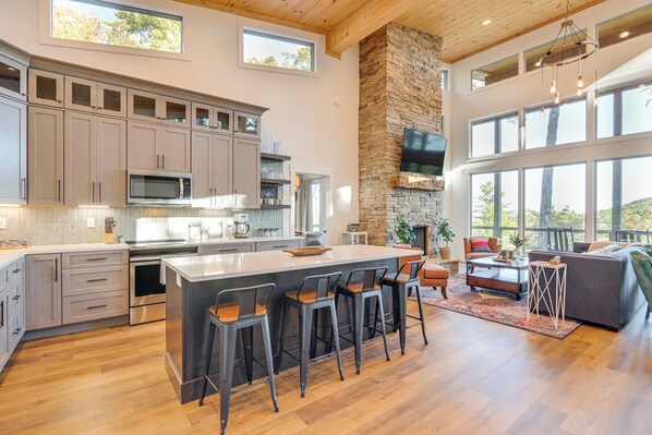 House (4 Bedrooms) | Interior - Modern Mtn Cabin w/ Deck & Views in Blue Ridge! (Cherry Log)