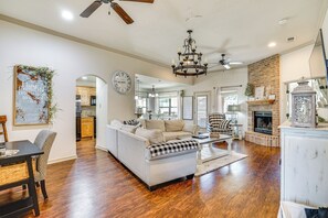 House (3 Bedrooms) | Interior
